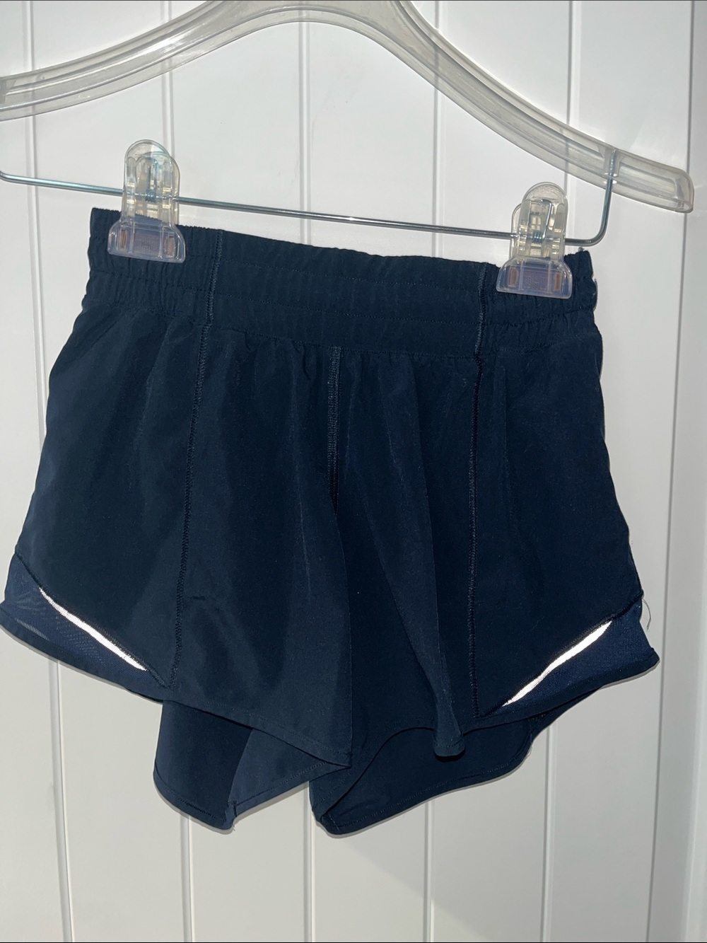 lululemon athletica Navy Hotty Hot women’s 2.5” Athletic Running Shorts